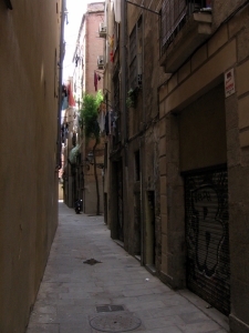 Úzká ulička v Gotické čtvrti.